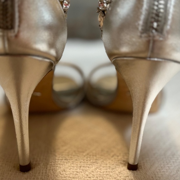 Badgley Mischka Sandals Heels Women 8.5 Metallic Silver Rhinestone Bridal Party - Picture 6 of 11
